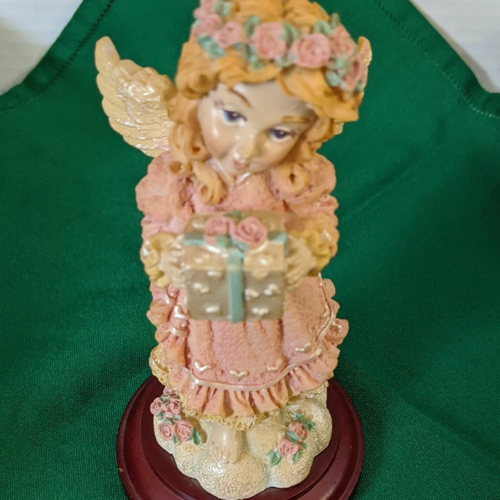 House of Lloyd "The Giving Angel" Figurine - Picture 10 of 15